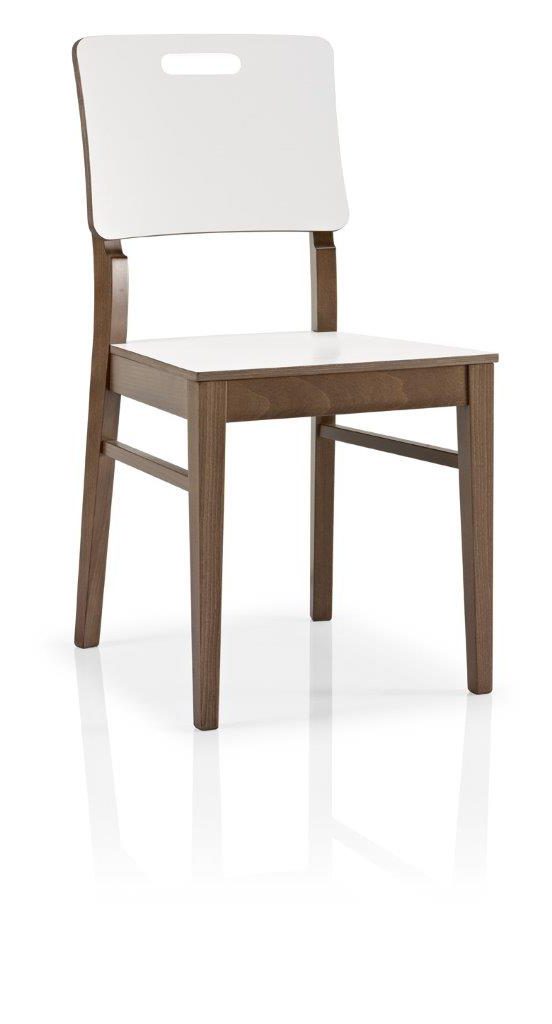 כיסא אלגנטי מעוצב, בעל שילוב של עץ וריפוד.