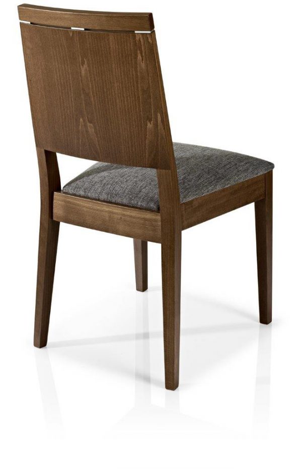 כיסא אלגנטי מעוצב.